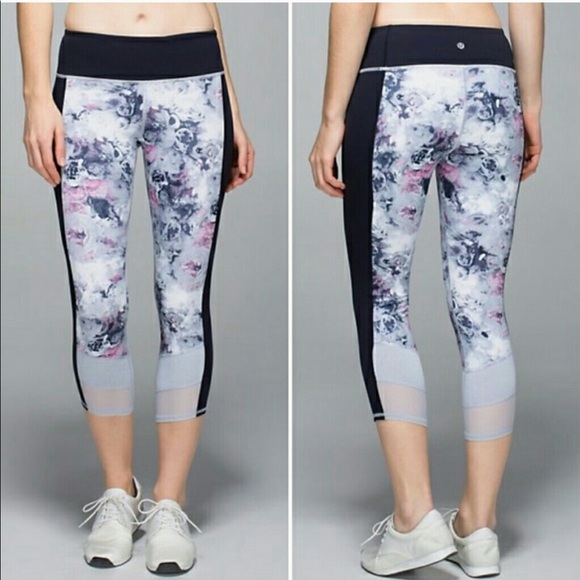 0309 Lululemon floral crop legging sz 2